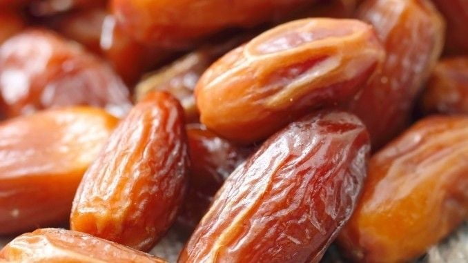 تصویر 3 از خرما زاهدی قصب با طعم شیرین و بافت نیمه خشک